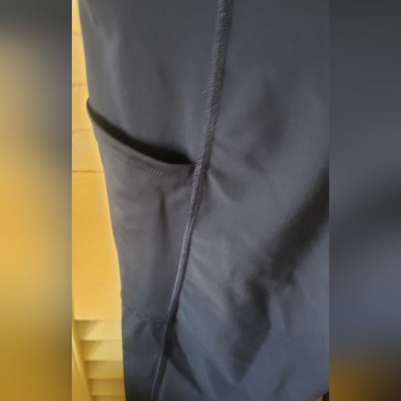 Victoria Secret Total Knockout Mid Rise Perforated Leggings(S) - Picture 7 of 9